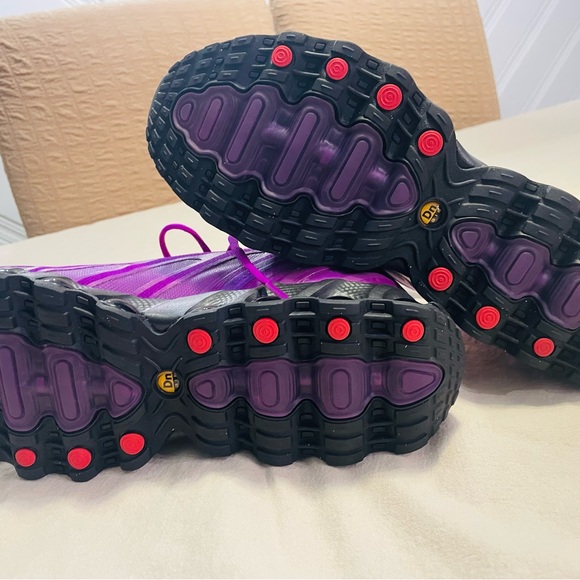 Nike Women's Purple Athletic Shoes - Picture 3 of 6